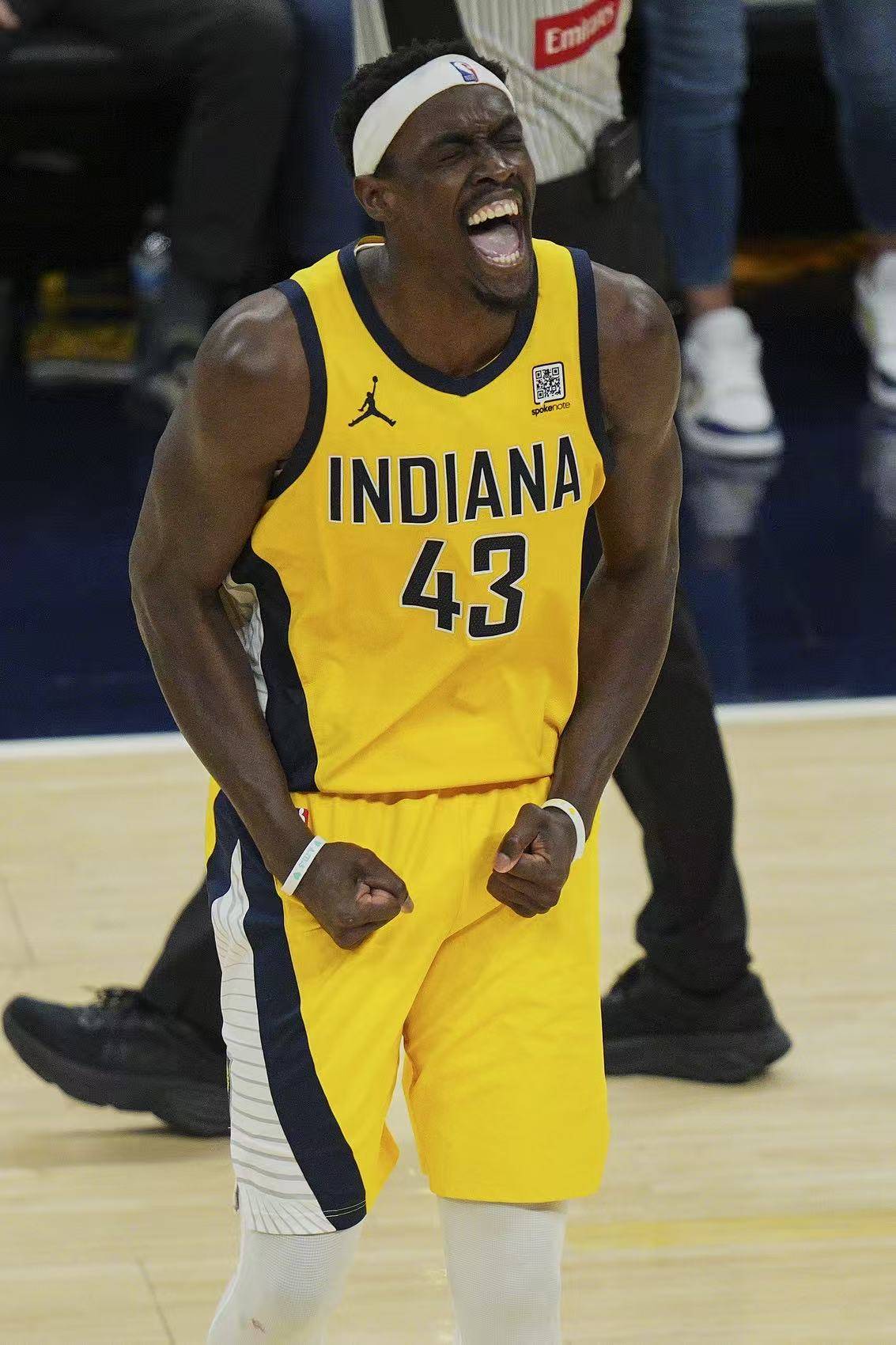 开云在线登录-西亚卡姆重返赛场，大比分获胜首场状态出色，公牛观众沸腾！-开云在线登录